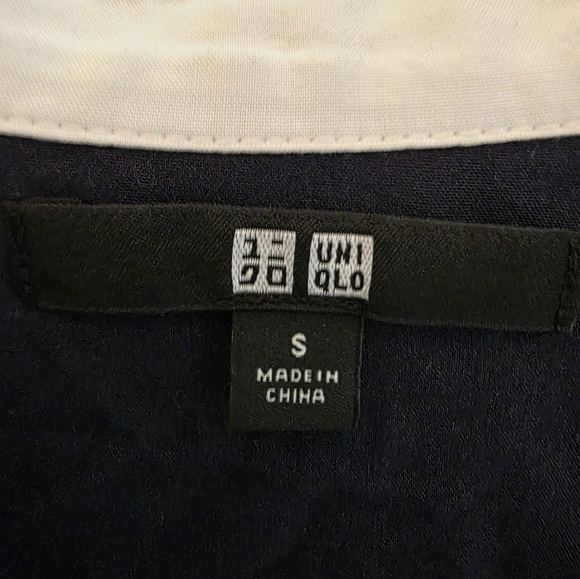 Uniqlo Long Sleeve Button Up Collared Shirt Navy‎ Blue And White Size Small - Picture 3 of 6